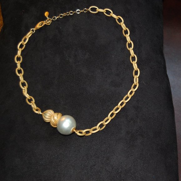 Molly Beads Gold Tone Necklace W/Pearl Accents - Picture 4 of 9